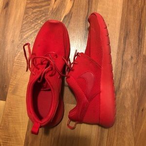 Red Nike Roshe